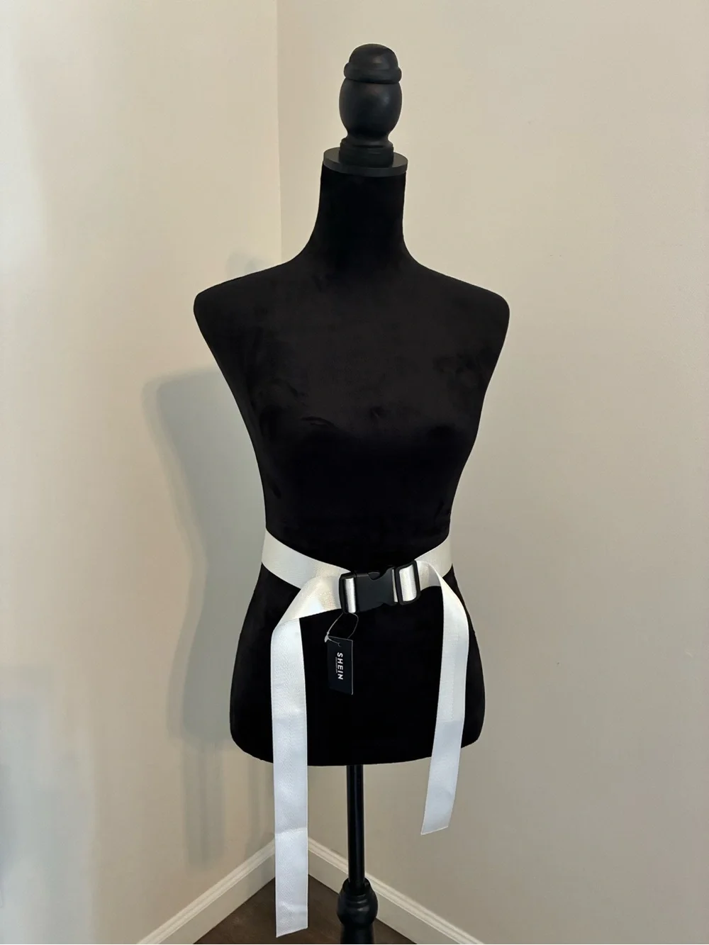SHEIN White Utility Webbing Belt with Black Buckle